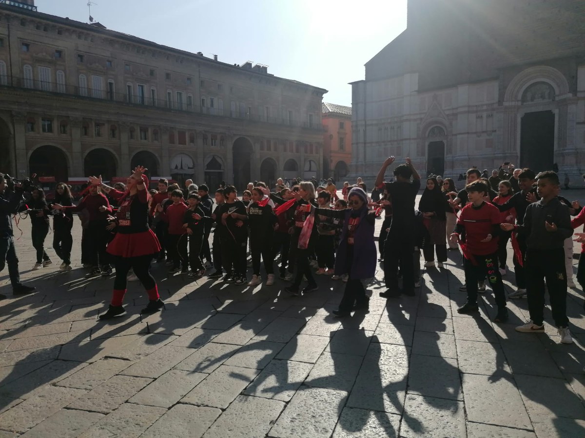 Flash Mob In Piazza Contro I Soprusi Unibo Incronaca