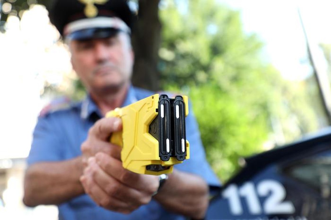 Anche a Brescia da lunedì la pistola elettrica taser alla Polizia -  QuiBrescia