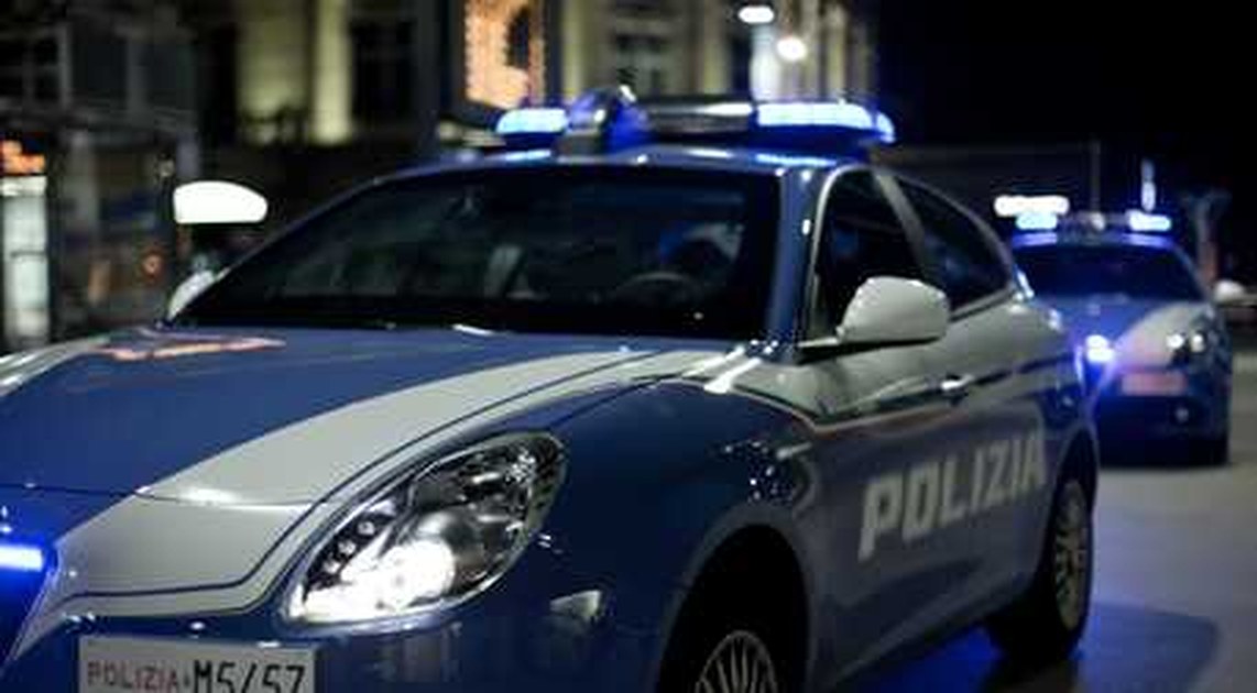 Autovettura della polizia di Stato