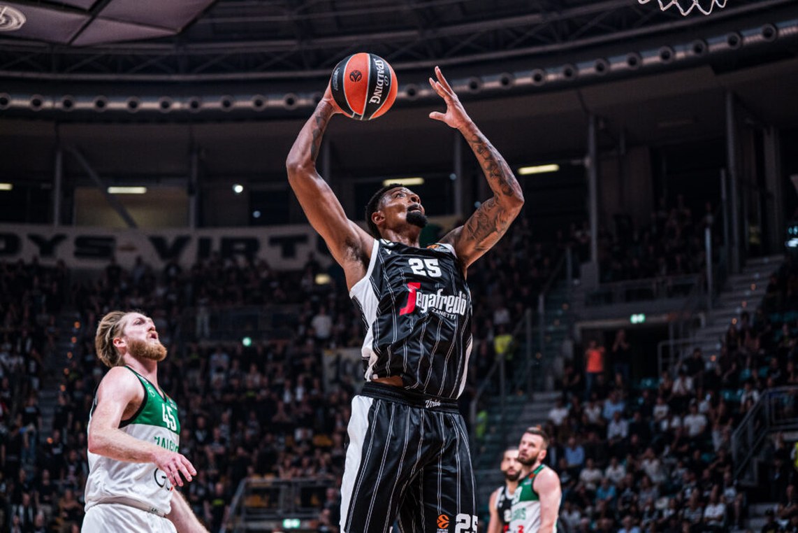 Jordan Mickey contro lo Zalgiris