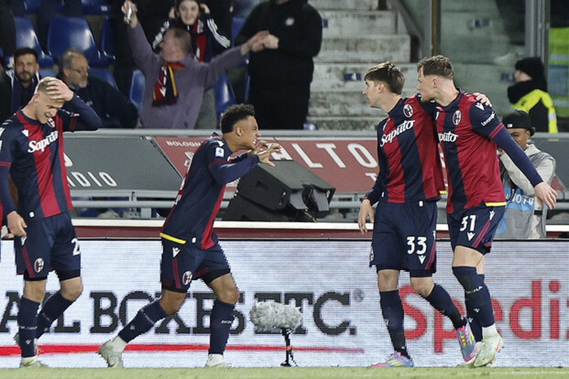 Foto di Ndoye e tifosi, fonte: Ansa