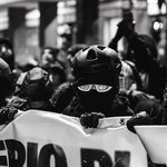 Manifestanti col volto coperto