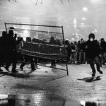 Transenne usate come scudi e barricate