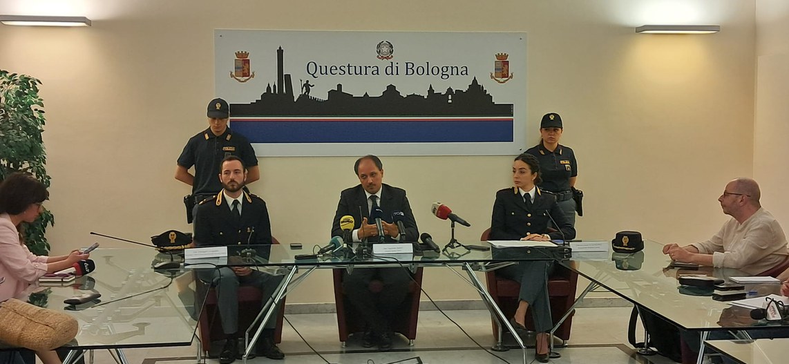 Conferenza stampa Questura Bologna