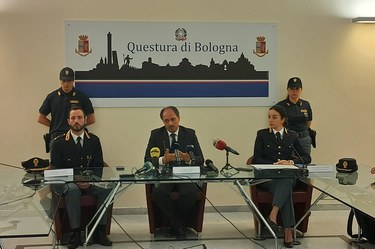 Conferenza stampa Questura Bologna