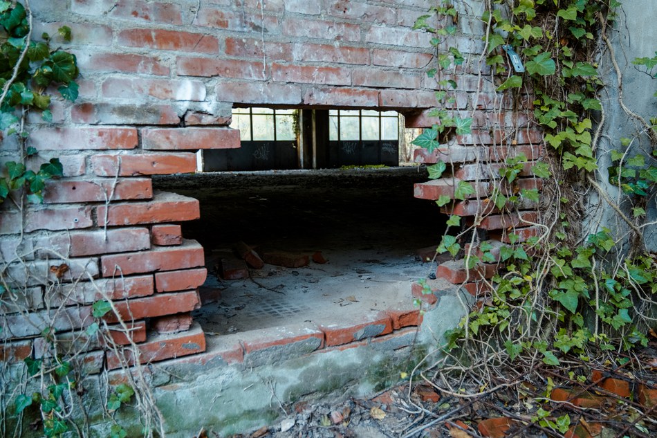 Uno degli accessi illegali all'area