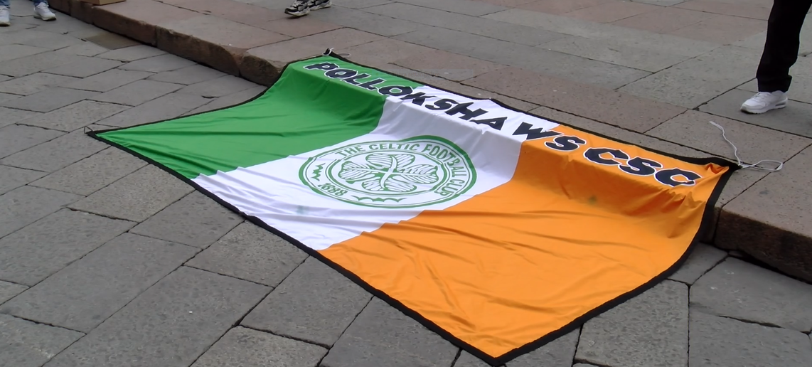 Non riempiono solo i Pub: al Sacrario dei caduti cantano "Bella ciao"