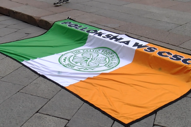 Non riempiono solo i Pub: al Sacrario dei caduti cantano "Bella ciao"